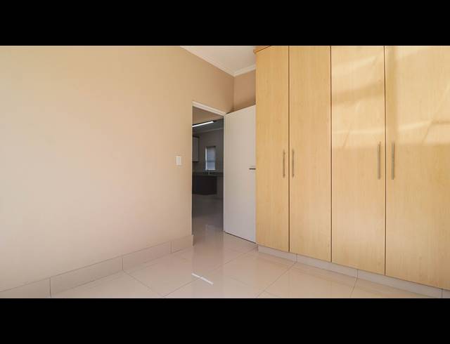 2 BEDROOM APARTMENT FOR SALE IN UMHLANGA RIDGE